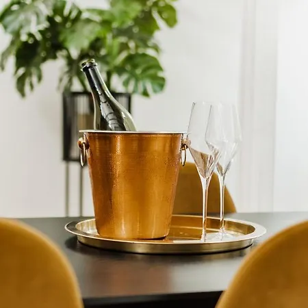 360 Grad & Bar מלון *