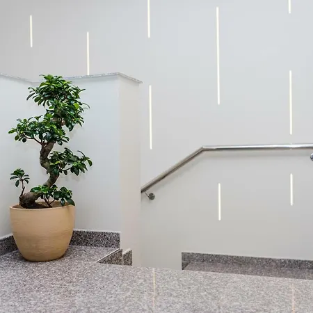 360 Grad & Bar Hotel *