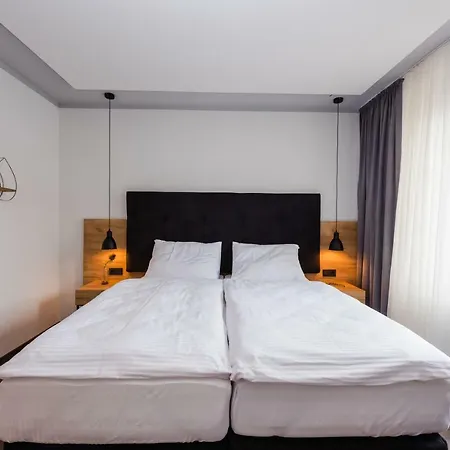 360 Grad & Bar מלון לייר